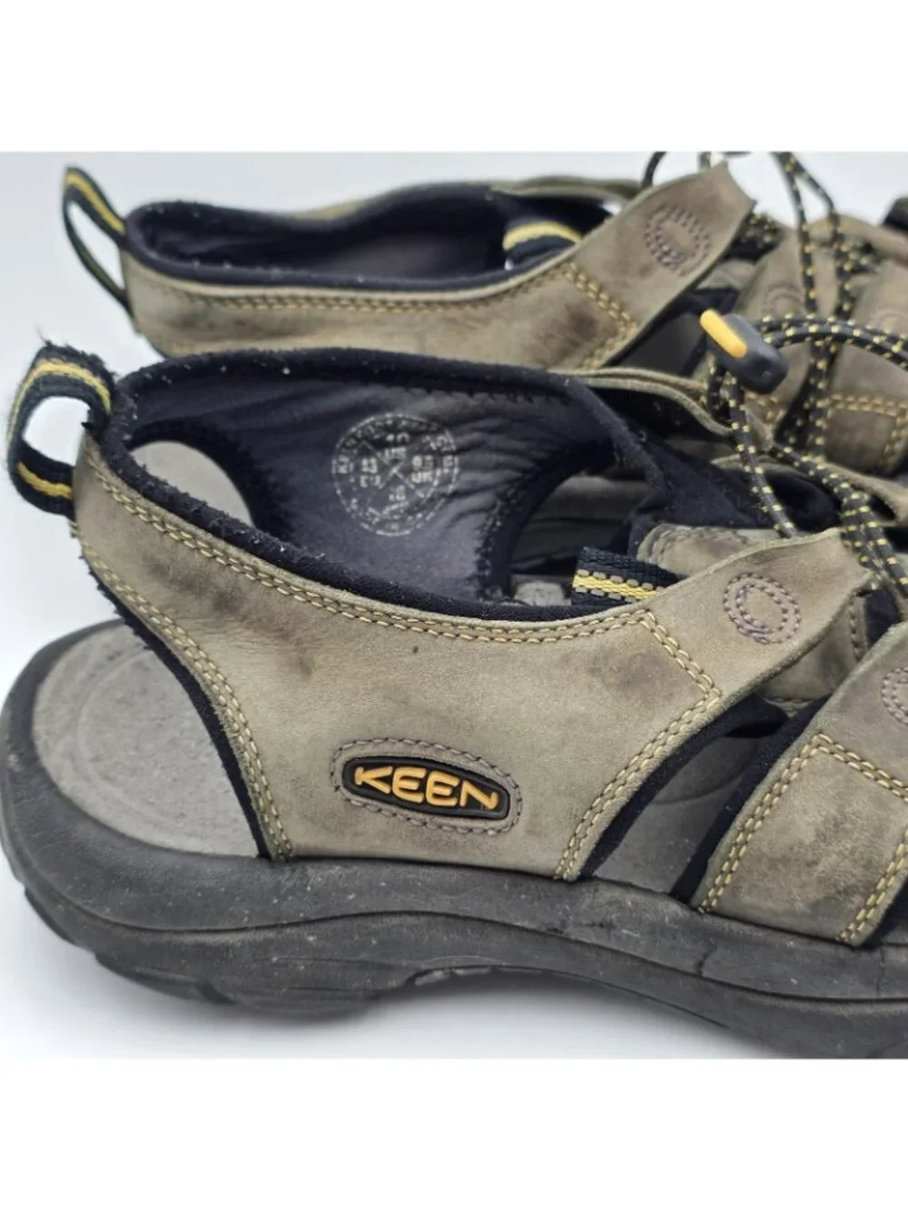 KEEN Newport Mens 10 Brown Nubuck Leather Hiking Sport Sandals Waterproof